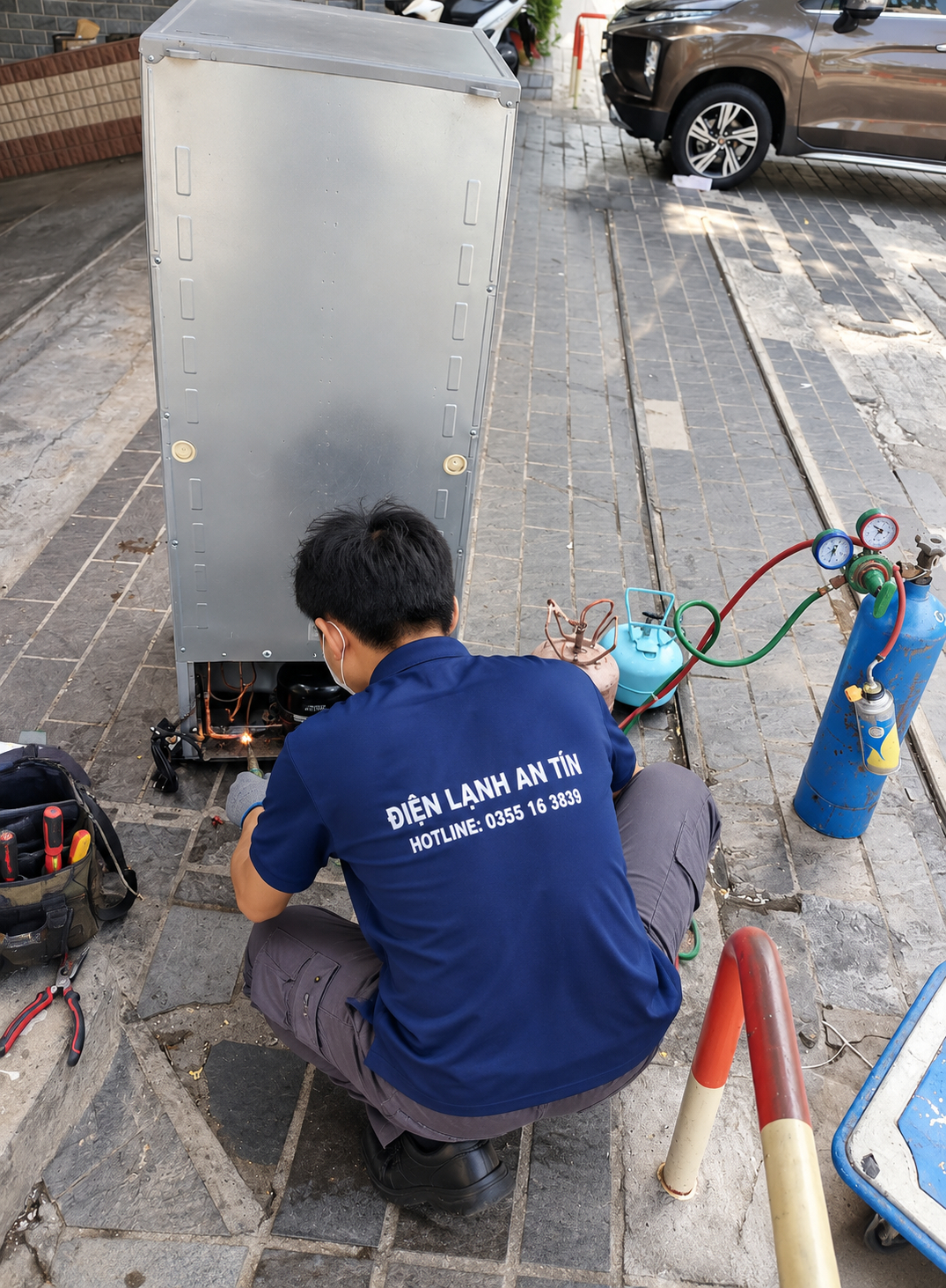 sua tu lanh 2 1 Dịch vụ bơm gas tủ lạnh